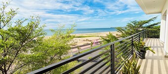 Spacious, comfortable apartment. The seaside in the city!