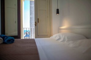 2 habitaciones, tabla de planchar con plancha y ropa de cama 
