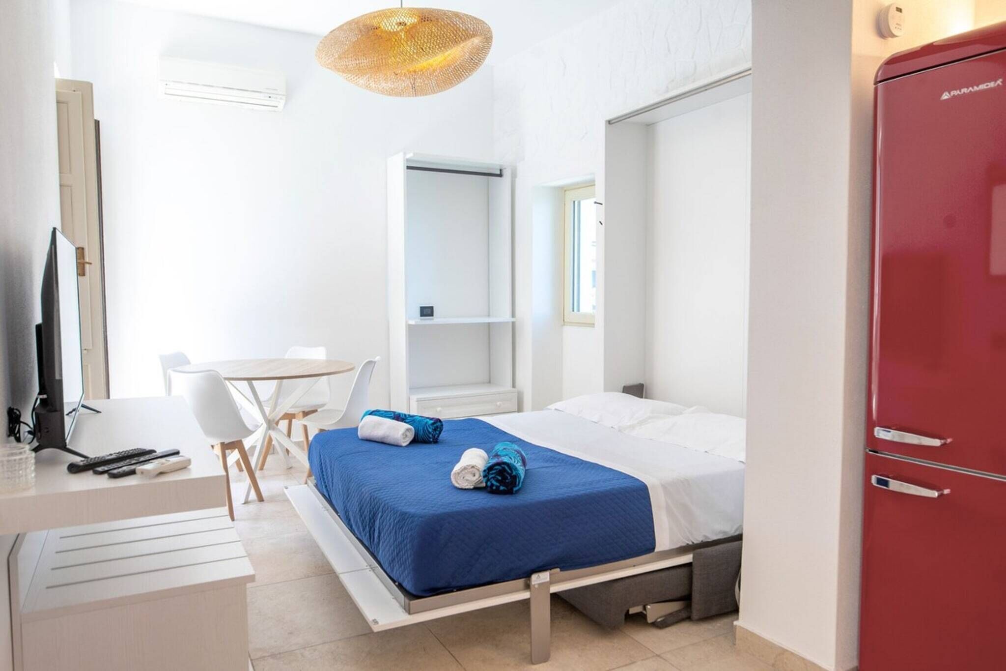 2 bedrooms, iron/ironing board, bed sheets