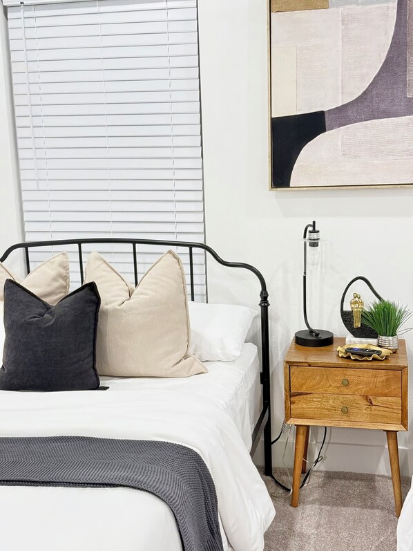 2 bedrooms, iron/ironing board, WiFi, bed sheets