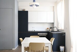 Réfrigérateur, four, lave-vaisselle