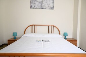 2 bedrooms, bed sheets