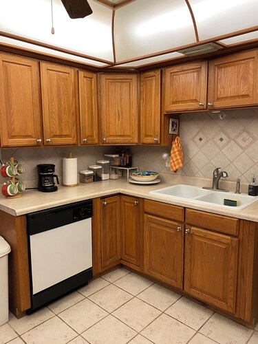 Charming 3-bedroom house with a large backyard in Tampa