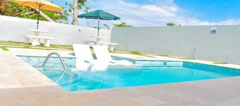 Luxury 3BR Villa w/ Private Pool,Fast Wifi - Near 876 Beach Club Relax in Style!
