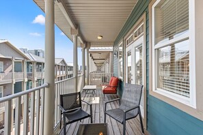 Maison, plusieurs lits, patio, vue jardin (6230 Thomas Dr) | Enceinte de l’hébergement