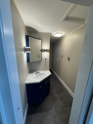 Secador de pelo y toallas