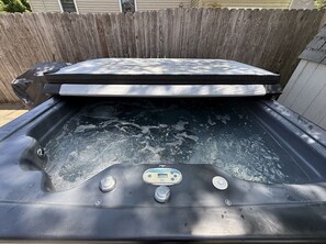 Bañera de hidromasaje al aire libre