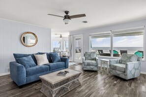 Smart TV, fireplace, computer monitors