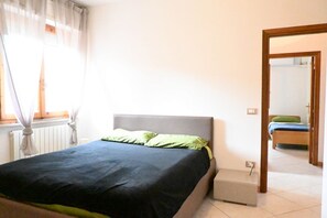 2 bedrooms, WiFi, bed sheets - P060 – Porto Recanati, Comfortable Three-Room Apartment with Parking (Porto Recanati)