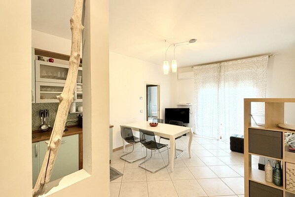 Dining - P060 – Porto Recanati, Comfortable Three-Room Apartment with Parking (Porto Recanati)