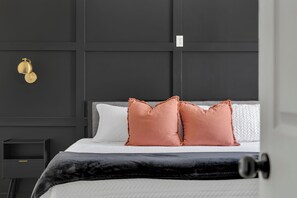 4 bedrooms, iron/ironing board, free WiFi, bed sheets
