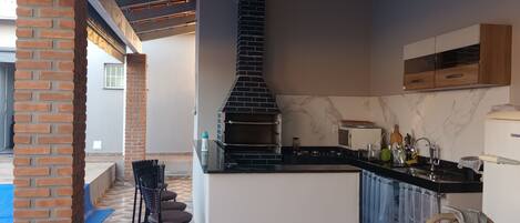 Fridge, microwave, stovetop, blender