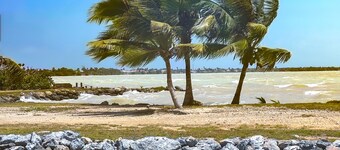 Bay Front Eco-Cottage/2 units/Corozal with WiFi, AC