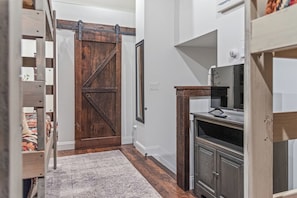 4 Schlafzimmer, Schreibtisch, BĂŒgeleisen/BĂŒgelbrett, Reisekinderbett