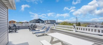 Hot Tub, Game Room, Rooftop Deck with Bay Views