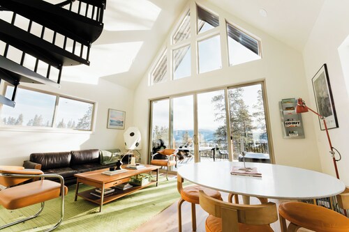 Modern Alpine Cabin in Twin Lakes