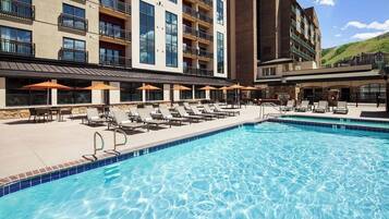Outdoor pool, a heated pool