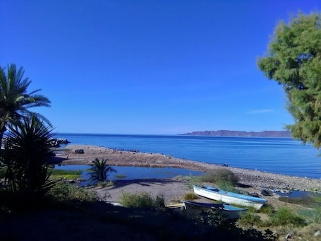 Beach. Charming 1 bedroom apt. with AC & Wifi, authentic fishing village, San Bruno BCS