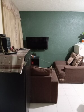 Smart TV, videogiochi, libri, impianto stereo