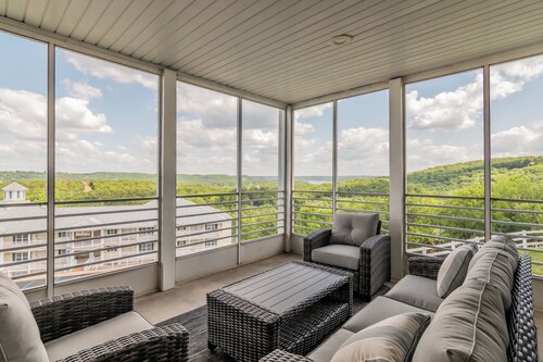 Ozark Mountain Getaway -Lake Access - Beautiful Views - Close to SDC!