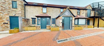 Bicester Court Lodge The Jubilee Room | Bicester Holiday Let | 1 Bed & Sleeps 2