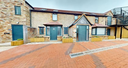 Bicester Court Lodge The Jubilee Room | Bicester Holiday Let | 1 Bed & Sleeps 2