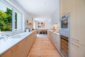 Fridge, dishwasher, toaster, cookware/dishes/utensils