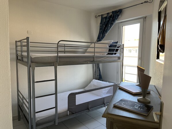 2 bedrooms, iron/ironing board, free WiFi, bed sheets - Superbe vue mer,CAP HERMES, Loisirs A, 3 pièces po (Fréjus)