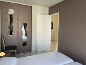 2 bedrooms, iron/ironing board, free WiFi, bed sheets - Superbe vue mer,CAP HERMES, Loisirs A, 3 pièces po (Fréjus)