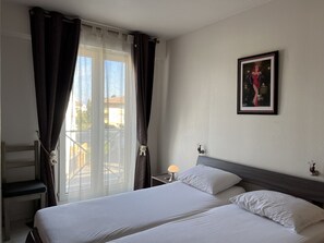 2 slaapkamers, een strijkplank/strijkijzer, gratis wifi, beddengoed
