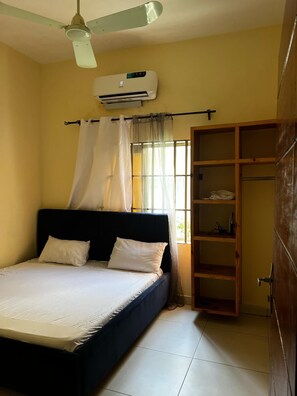 2 habitaciones, tabla de planchar con plancha, wifi y ropa de cama 