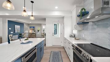 冰箱、微波炉、烤箱、炉灶