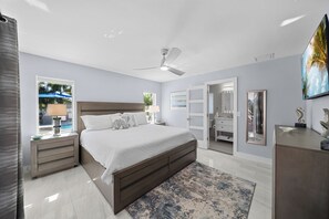 3 makuuhuonetta, työpöytä, silitysrauta/-lauta, ilmainen Wi-Fi