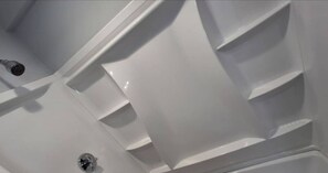 Håndklær, såpe og toalettpapir