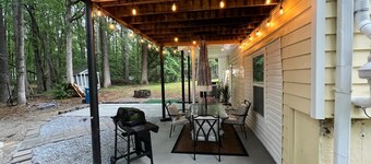 Modern Basement Retreat 2BR King Suite