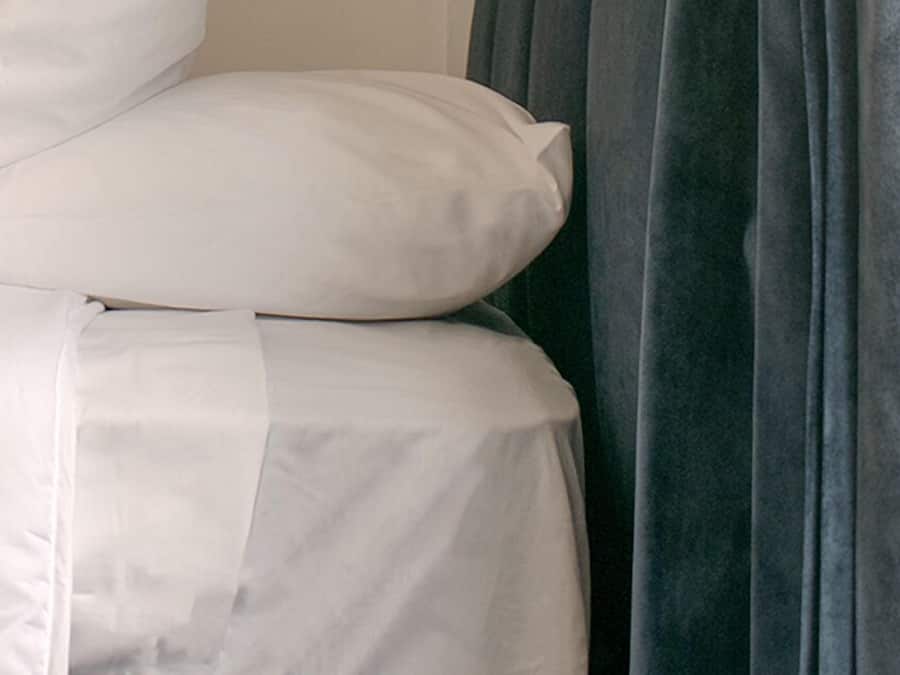 Quarto duplo standard | Ferros/tábuas de passar roupa, Wi-Fi de cortesia