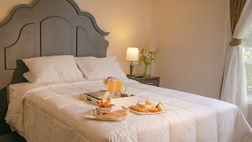 Phòng Deluxe | Khu vực ăn uống tại phòng