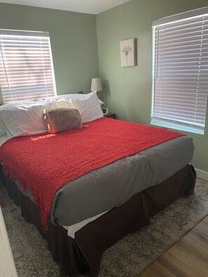 2 Schlafzimmer, Schreibtisch, Bügeleisen/Bügelbrett, kostenloses WLAN