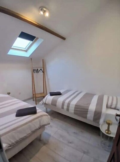 Whole house: accommodation - Larouillies, France