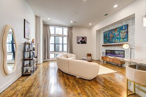 Smart TV, fireplace, computer monitors