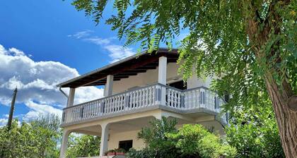 Ferienwohnung mit Terrasse und Grillmöglichkeit