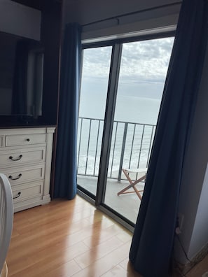 Interior - Cozy 1-bedroom condo - direct ocean view in Myrtle Beach with fitness room (Myrtle Beach)