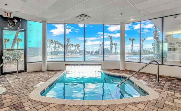 Piscine couverte, piscine extérieure