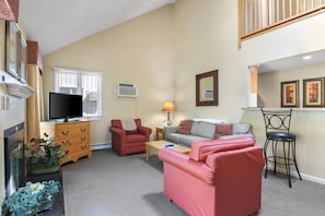 TV, fireplace