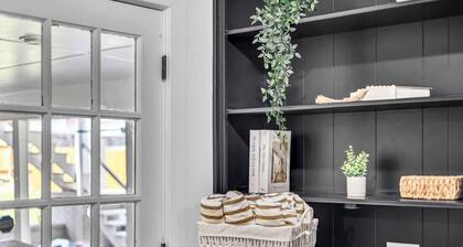 10-15% Discount 5BR•HotTub•Private Yard • Near AFB & ThemeParks & Medical