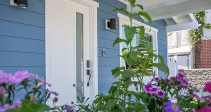 Brand New 3-bedroom house with AC, WiFi in fabulous Glendale