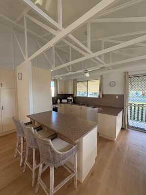 Fridge, microwave, oven, stovetop - Luxury @ Lucinda (Lucinda)