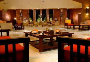 A lobby with a reception desk, seating area, and a decorative centerpiece on the table. - Retac Qunay Dahab (Dahab)
