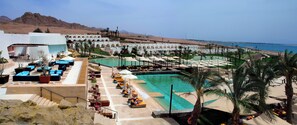 A resort with multiple swimming pools, lounge areas, and a view of the sea. - Retac Qunay Dahab (Dahab)