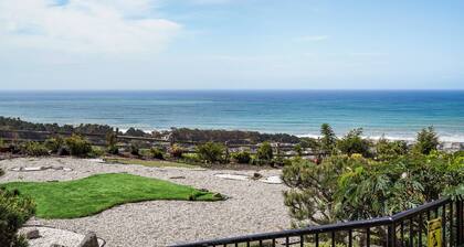 Tranquil 2BR with Coastal Mountain Views